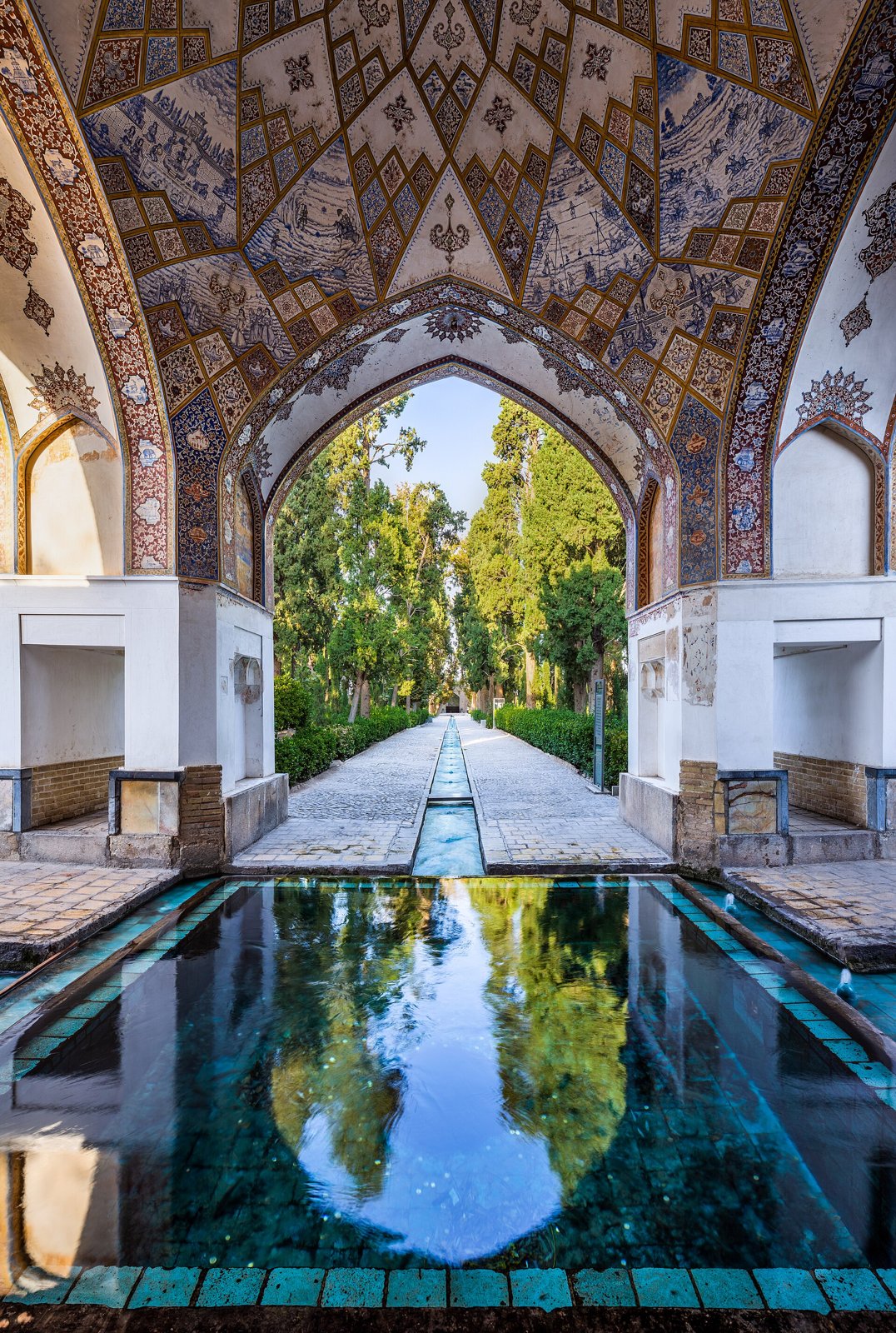A Mehyar Taxi waiting near the entrance of Fin Garden in Kashan