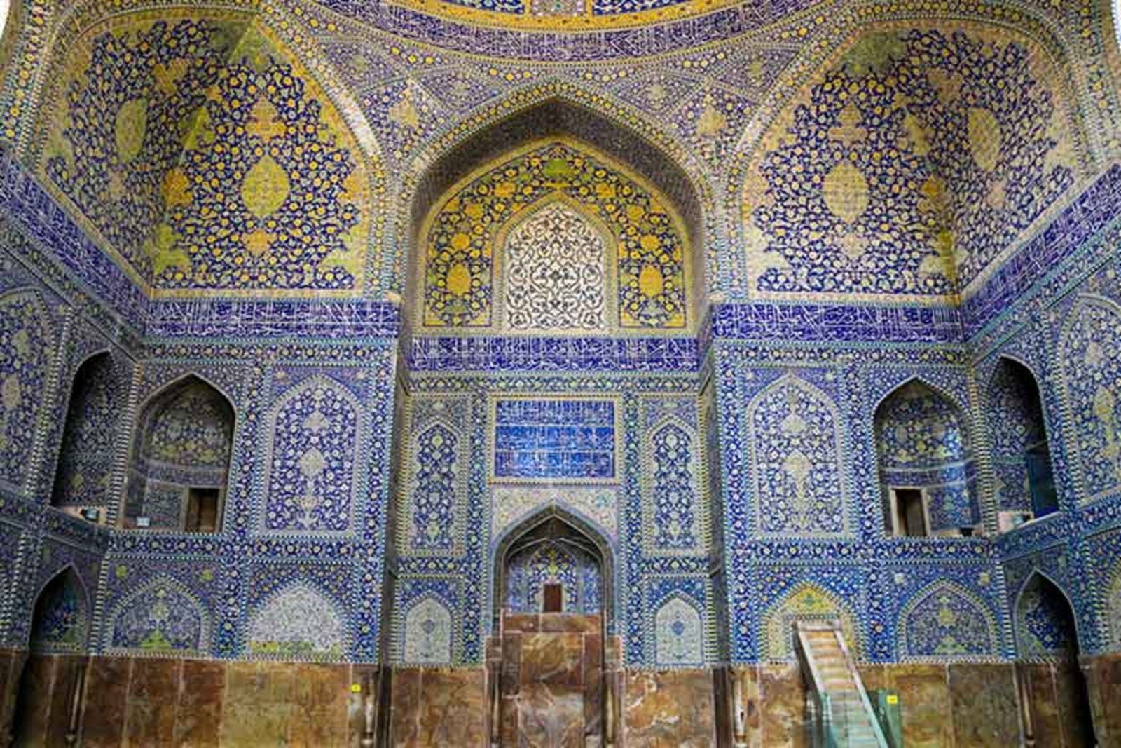 The arched stone walkway of Si-o-se Pol bridge over the Zayandeh Rud at sunset