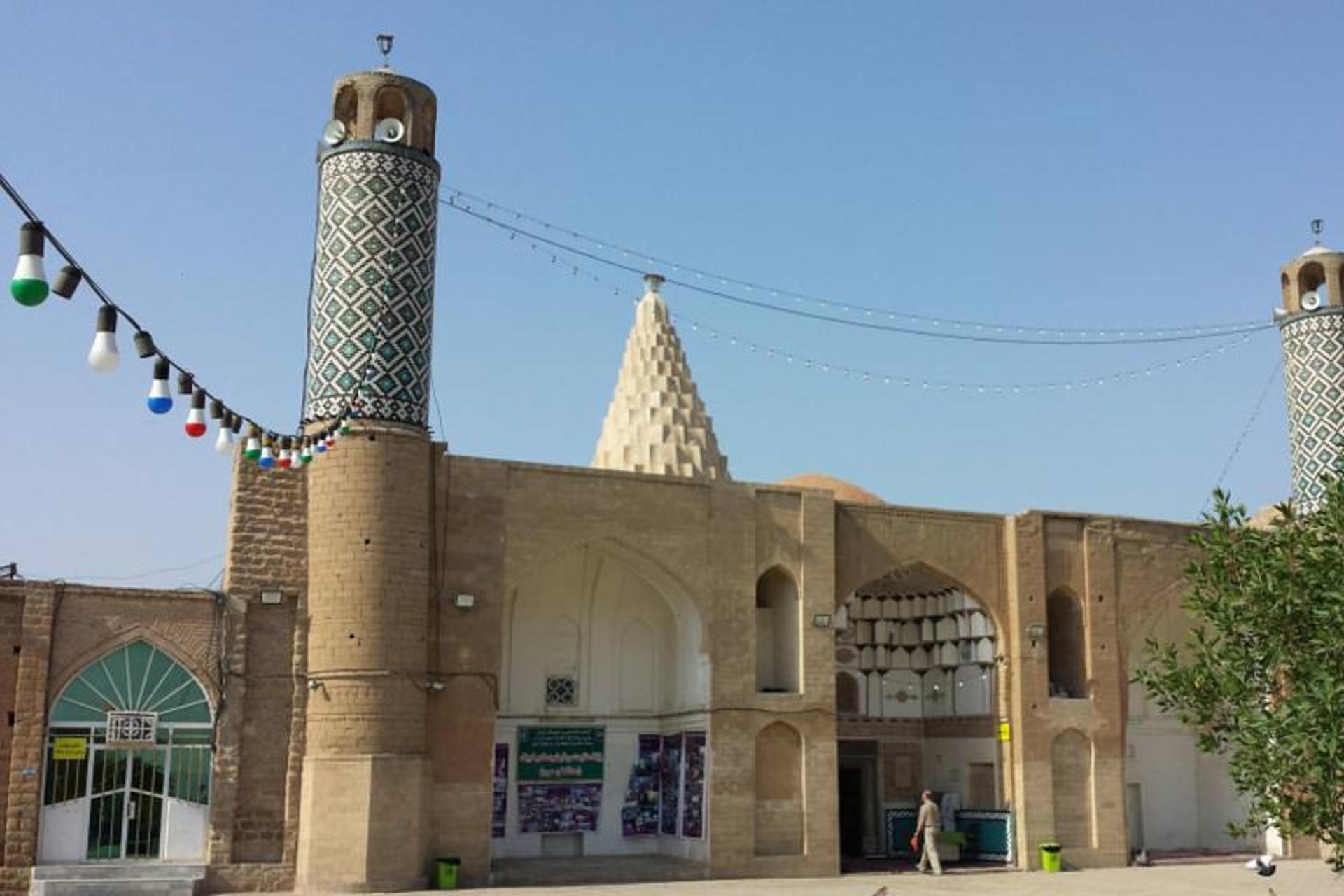 منظر داخلي يُظهر السقف المقبب وبناء الدعامات
