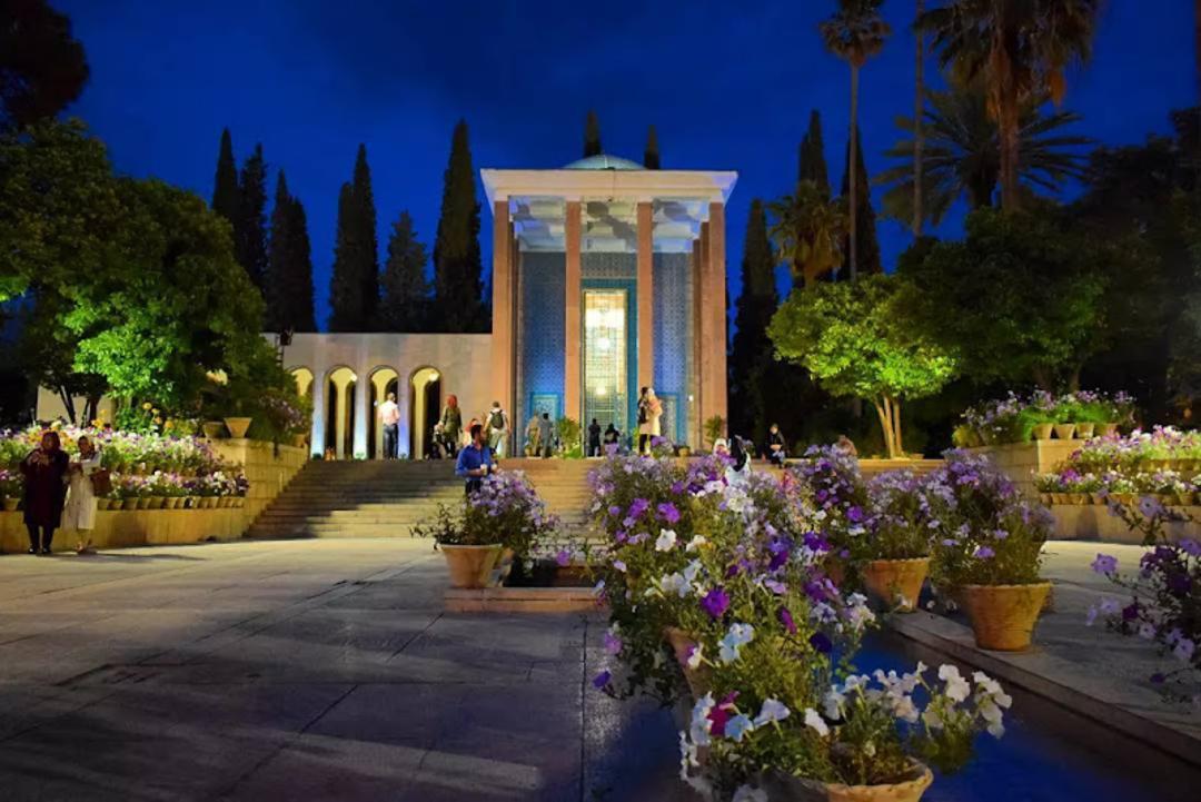 Evening atmosphere in the garden alleys of Qasr Dasht