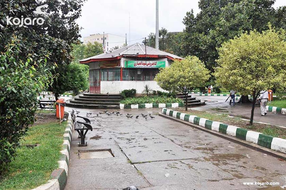 Statues and green pathways in Sabzeh Meydan