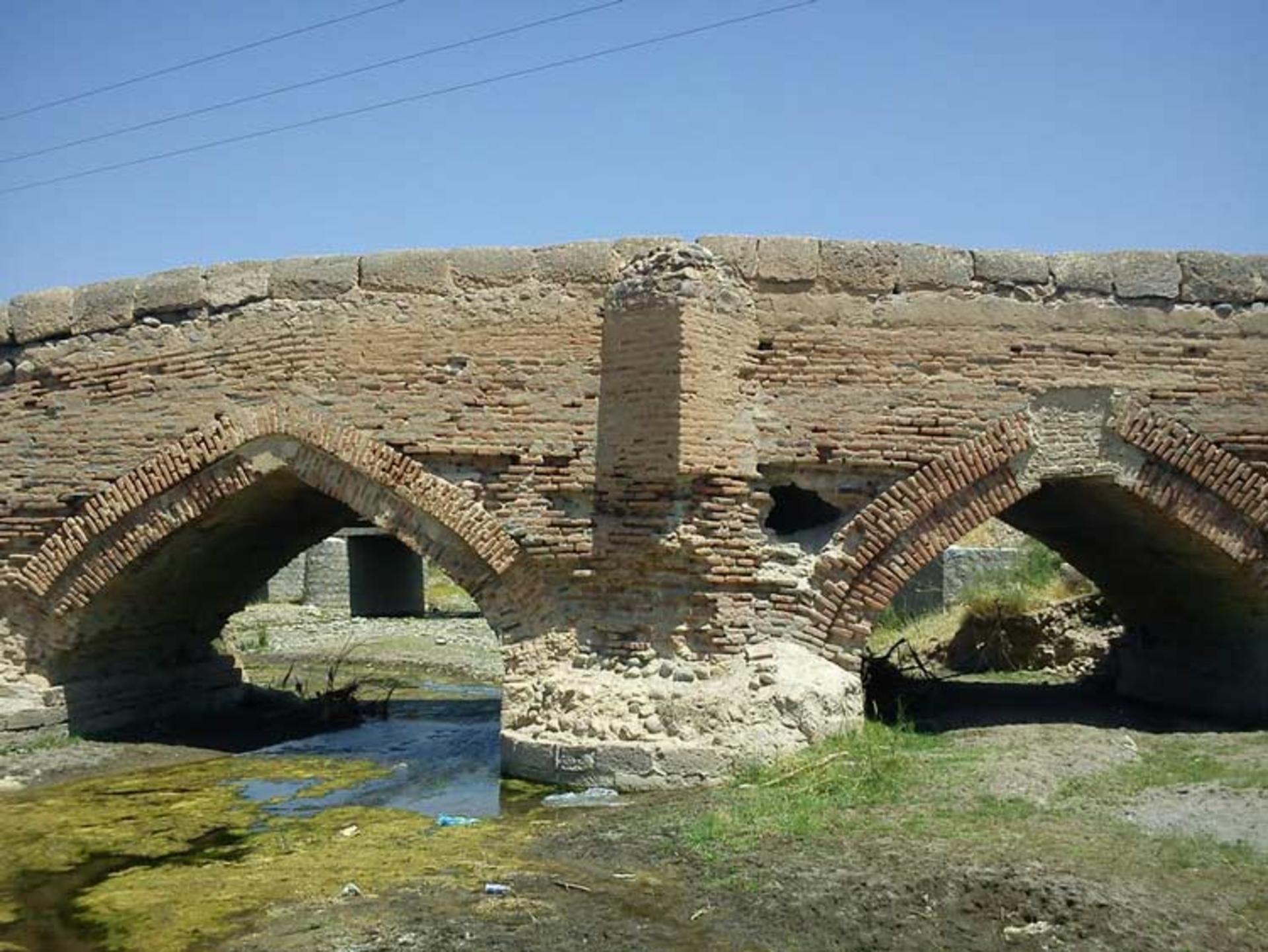 Bridge architecture detail