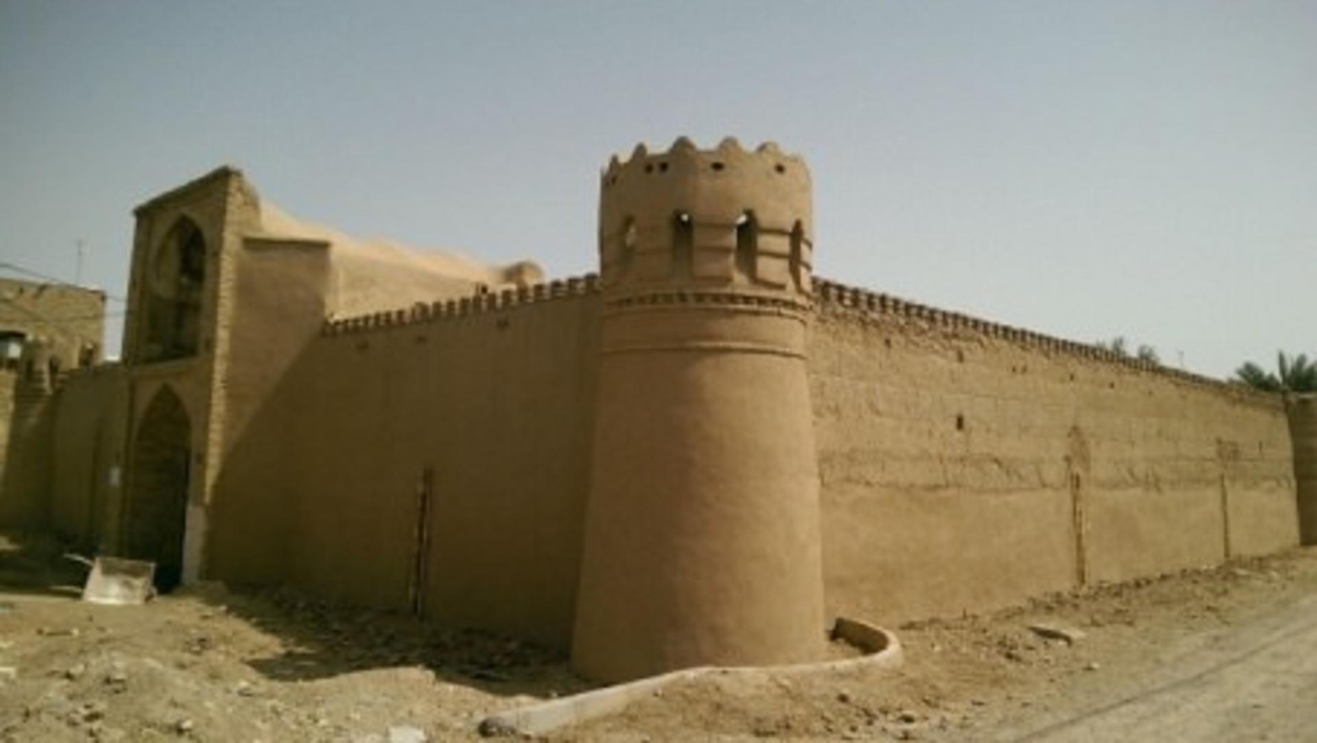 Chaparkhaneh ruins and architecture