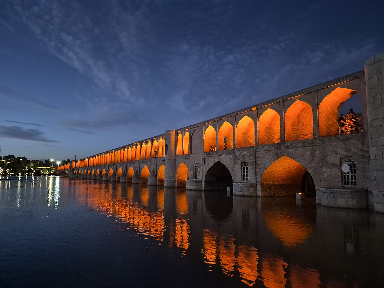 Si-o-se Pol bridge in Isfahan at night