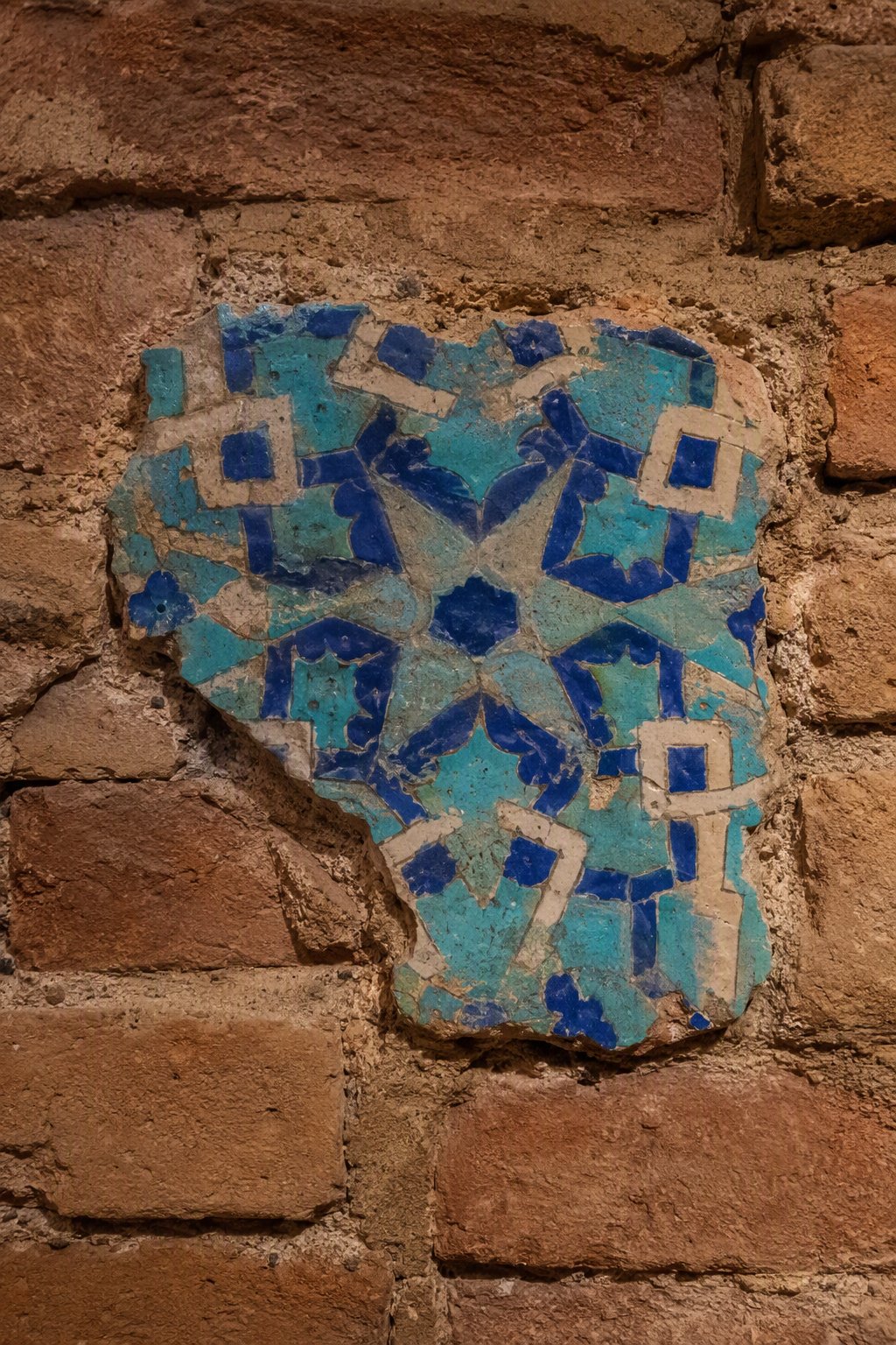 Seljuk-era tile fragment from Mashhad shrine complex