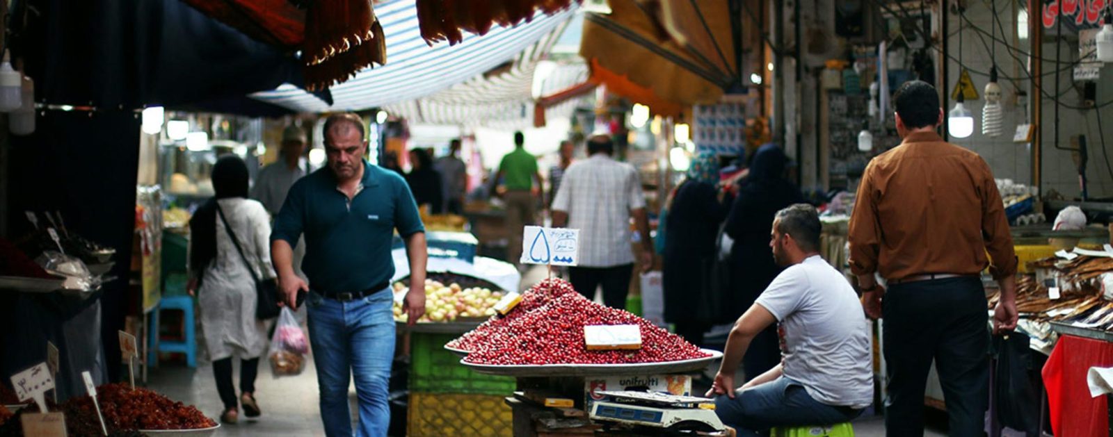 سوق تقليدي في إيران